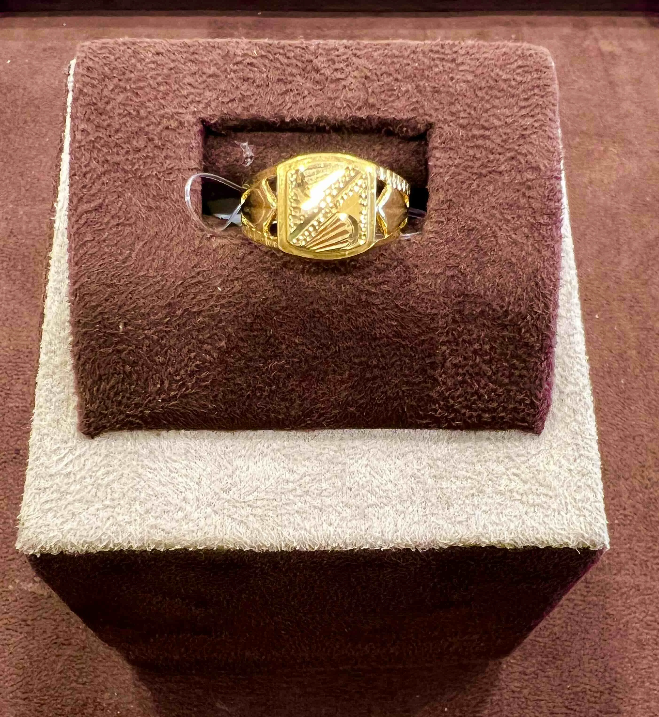 3/166 Geometric Engraved Gold Ring