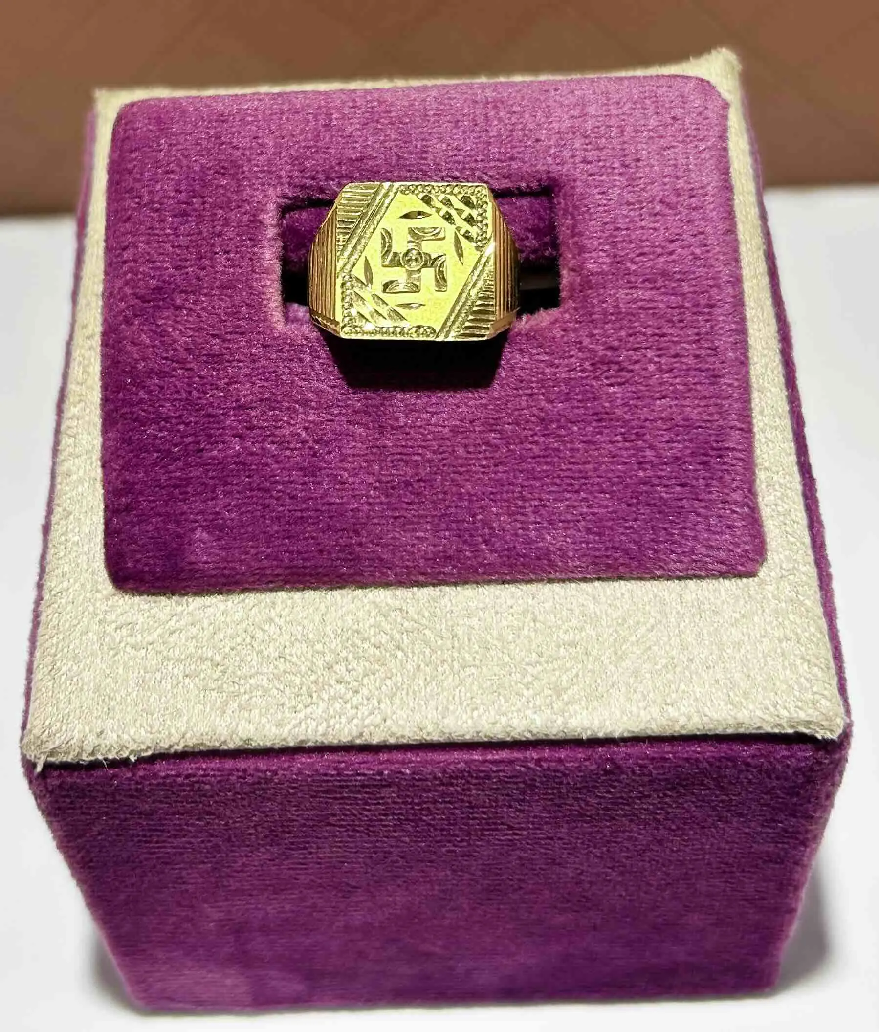 3/244 Engraved Hexagonal Floral Gold Men's Ring