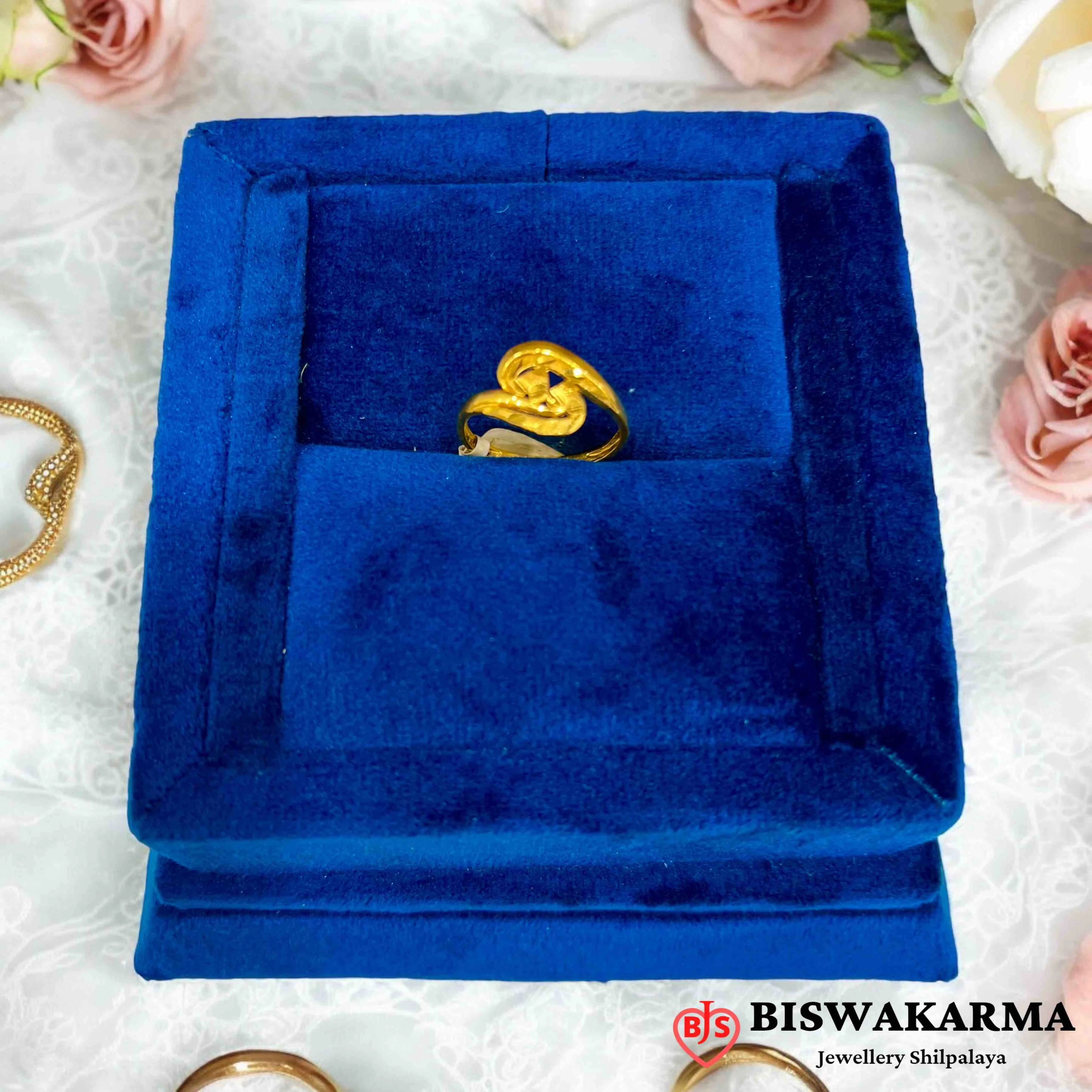 2/157 Wave Curl Gold Ring