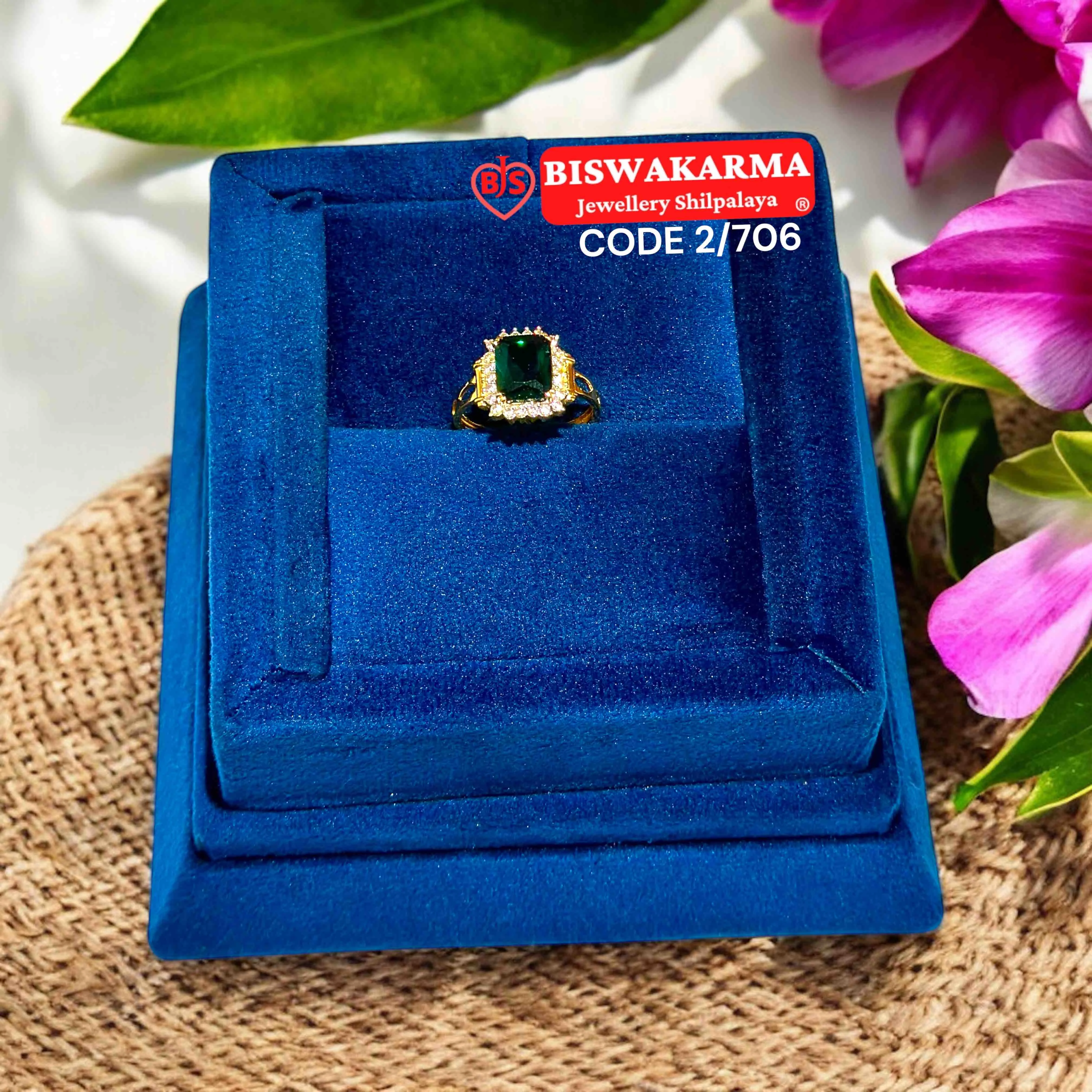 2/706 Emerald Glow Ring
