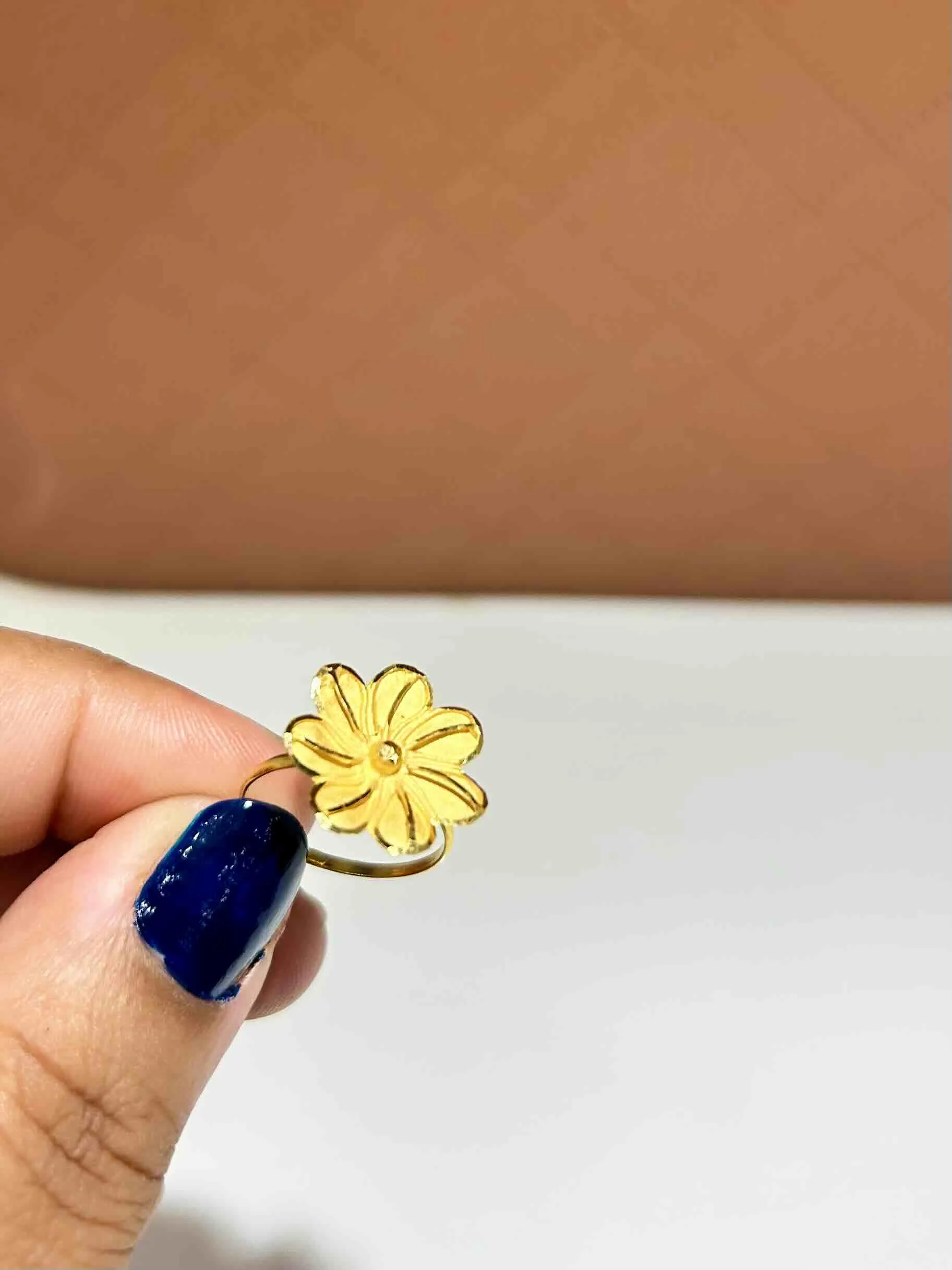 53/100 Daisy Shine Baby Ring