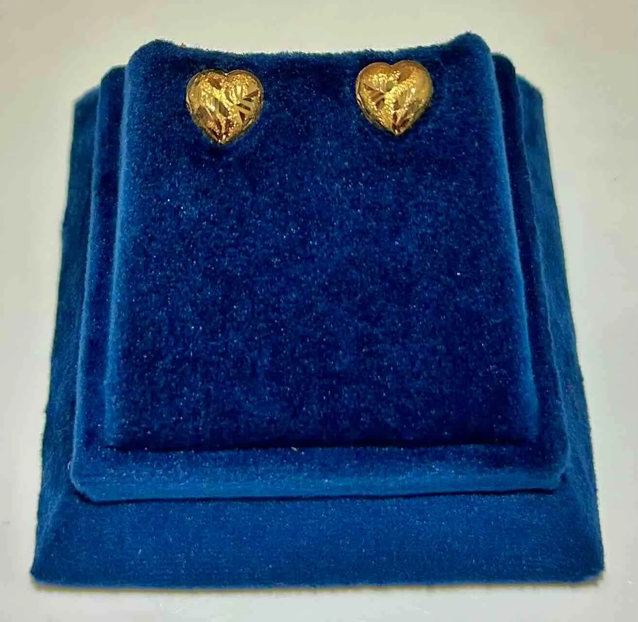 16/602 Textured Heart Tops Earring