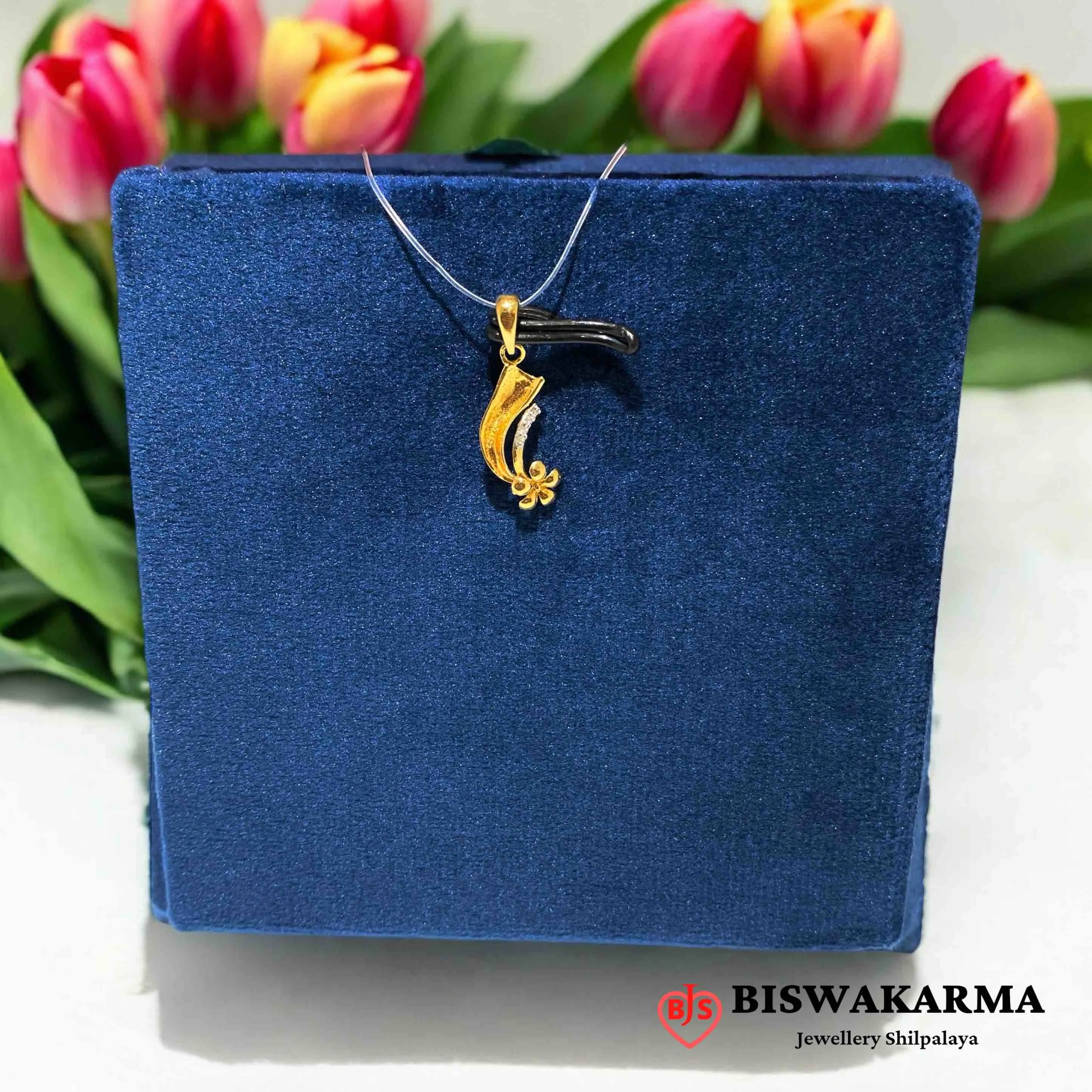 D/3/5 Floral Curve Diamond Locket