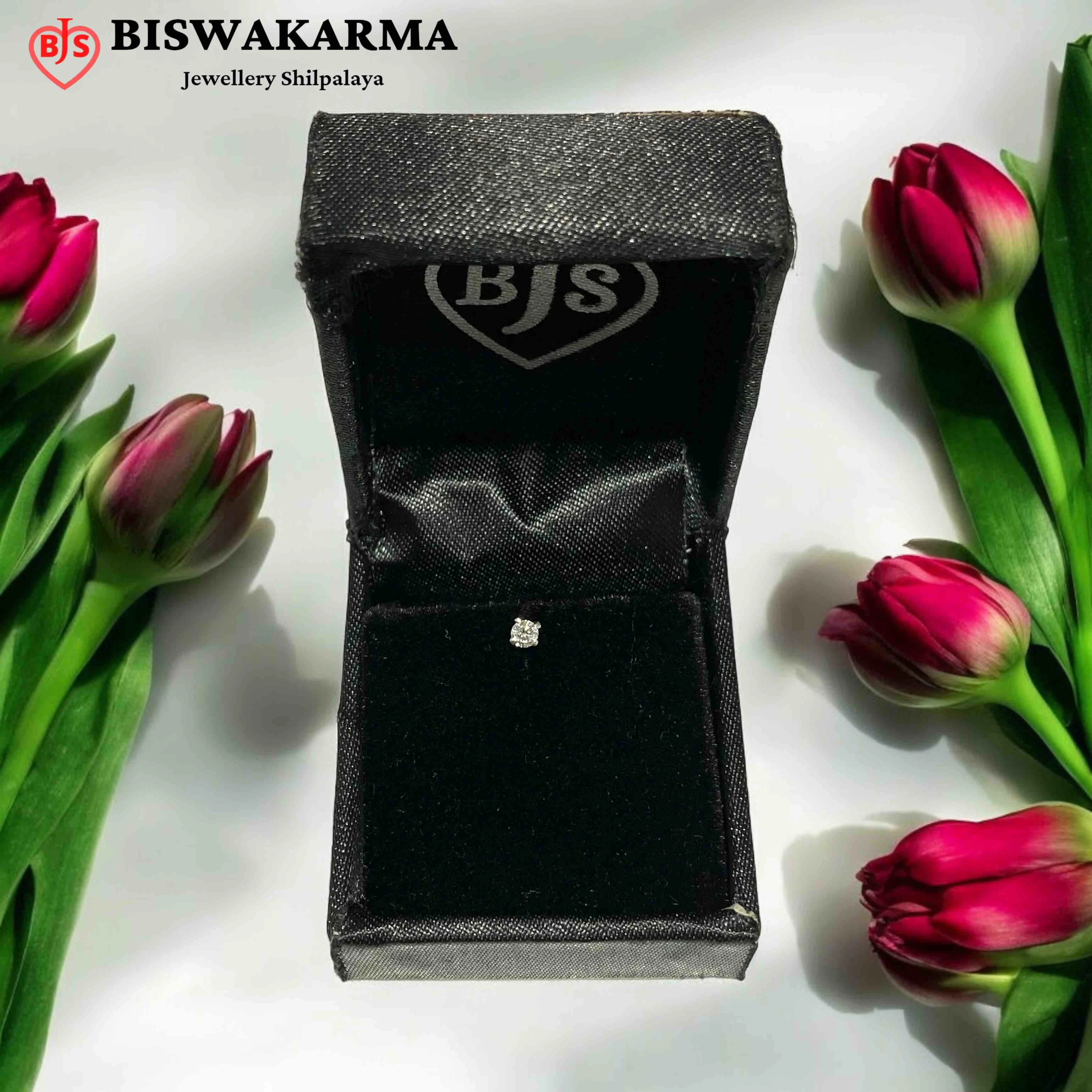 D/1/33 Elegant Square Diamond Nose Pin