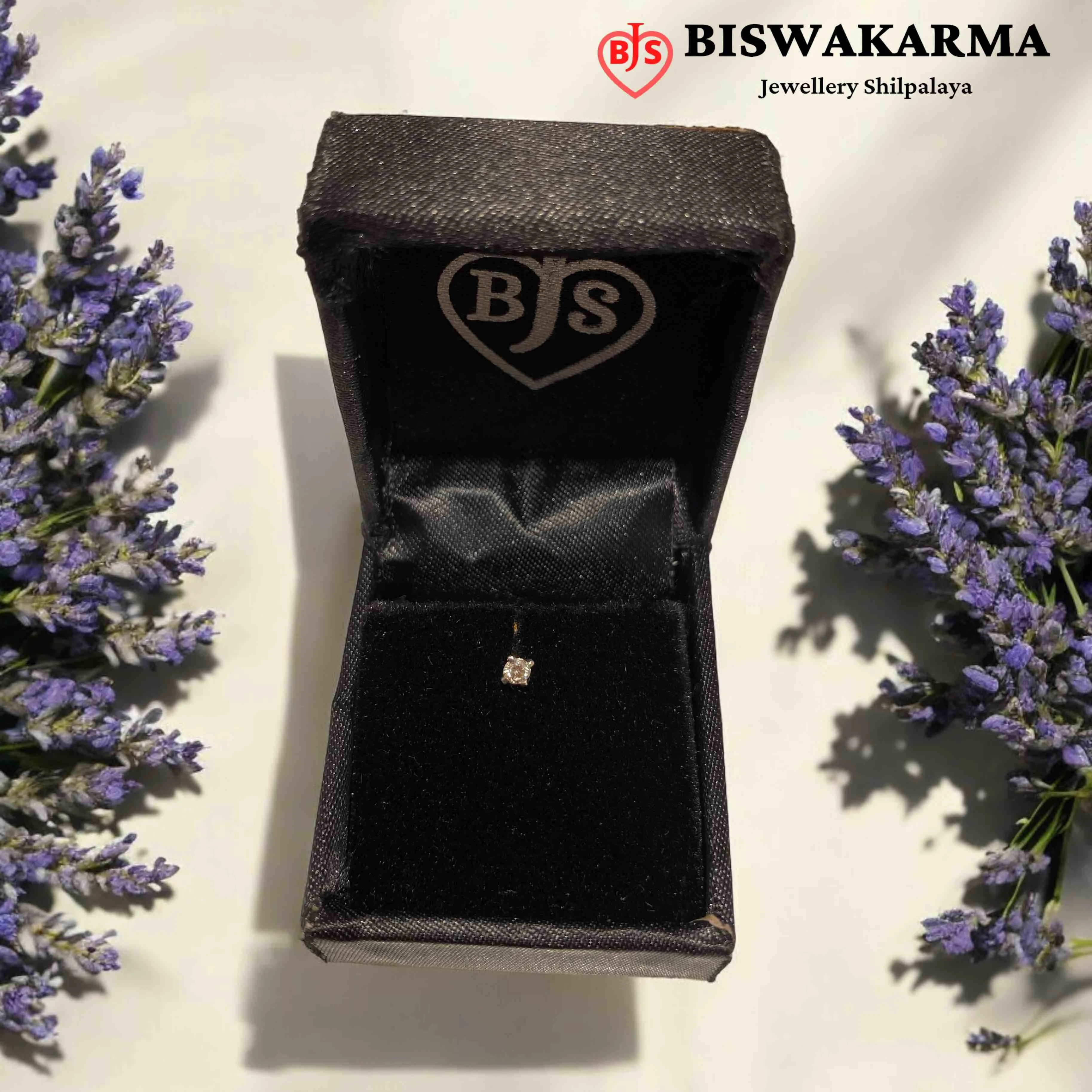 D/1/26 Square Glow Diamond Nose Pin