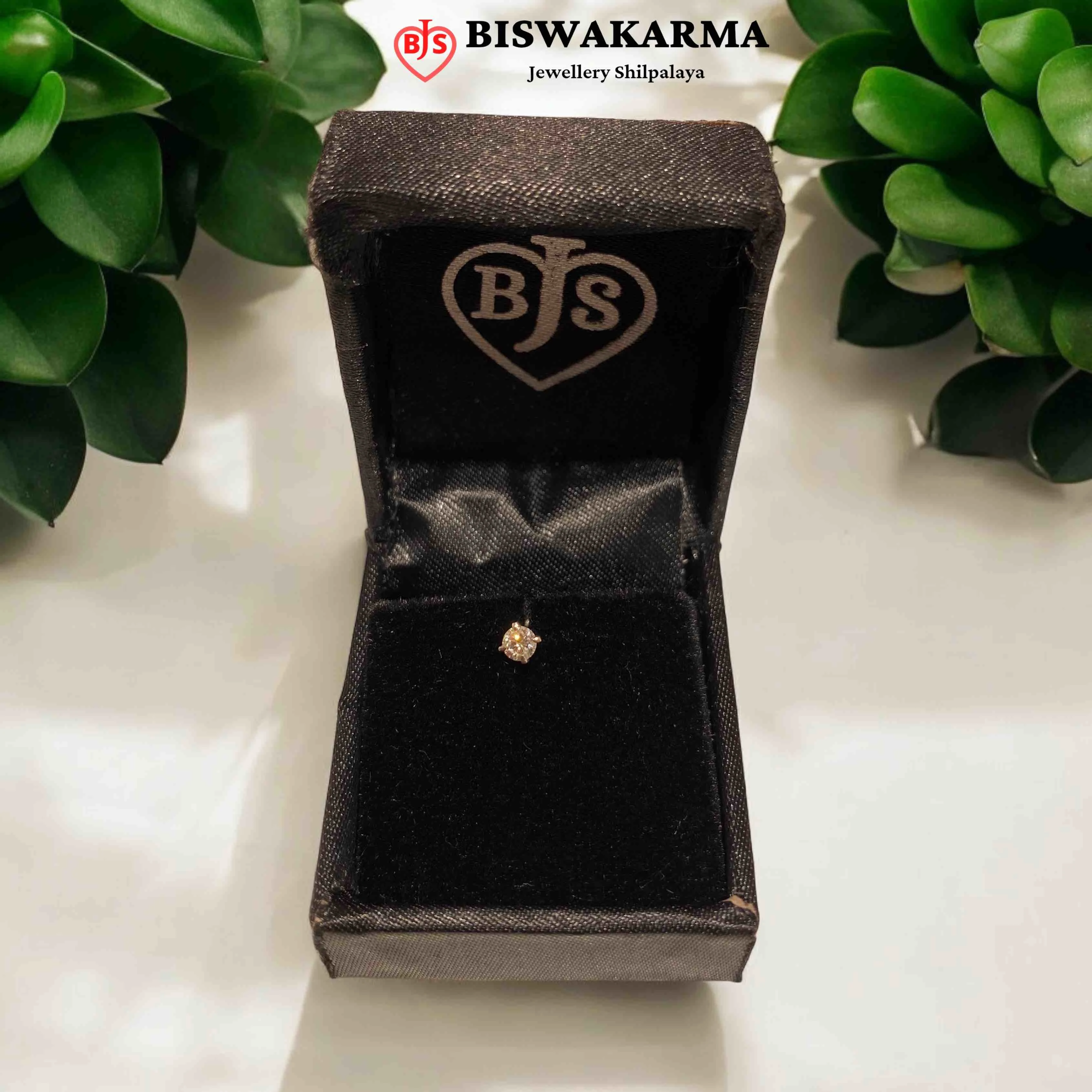 D/1/31 Golden Glow Diamond Nose Pin