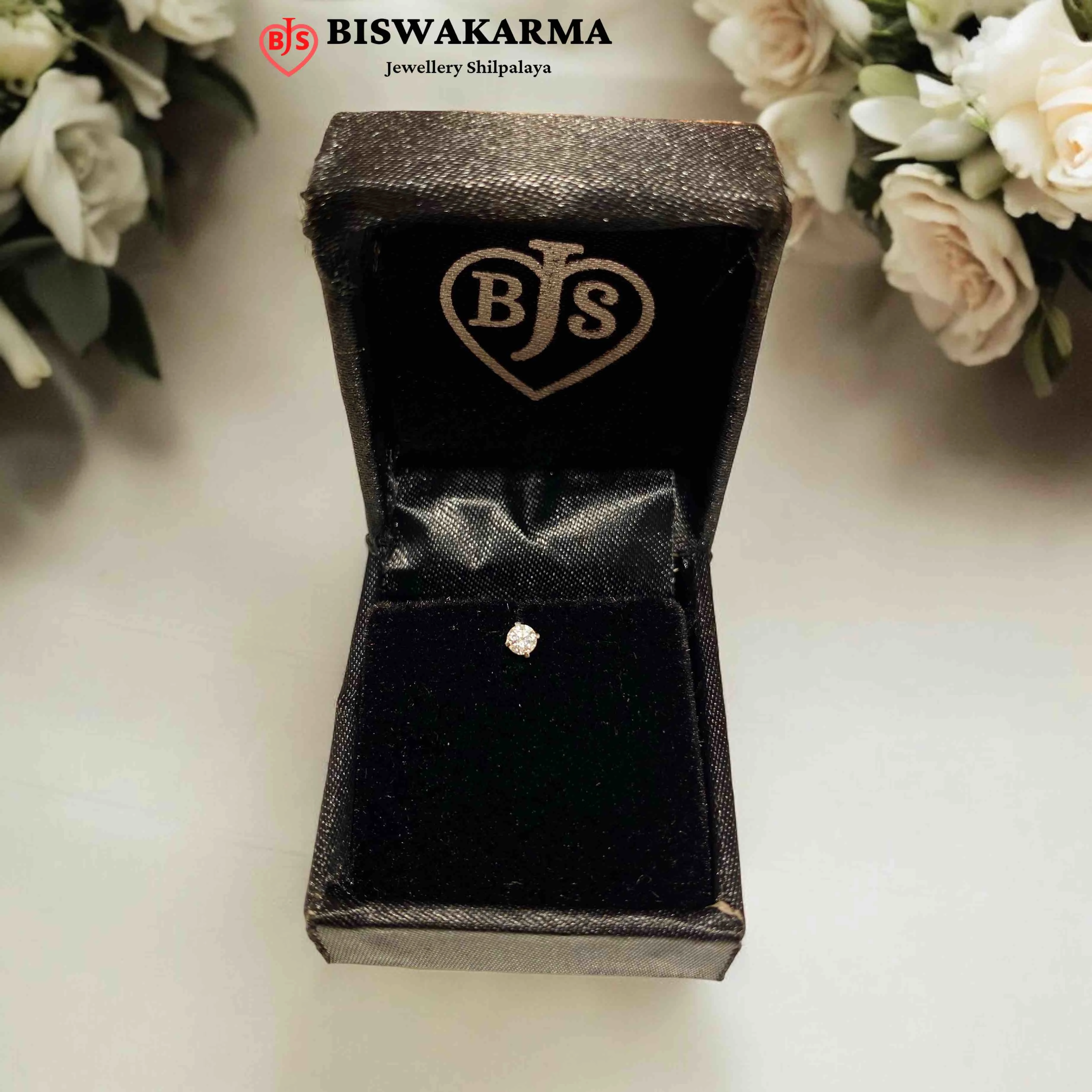 D/1/28 Solitaire Shine Diamond Nose Pin