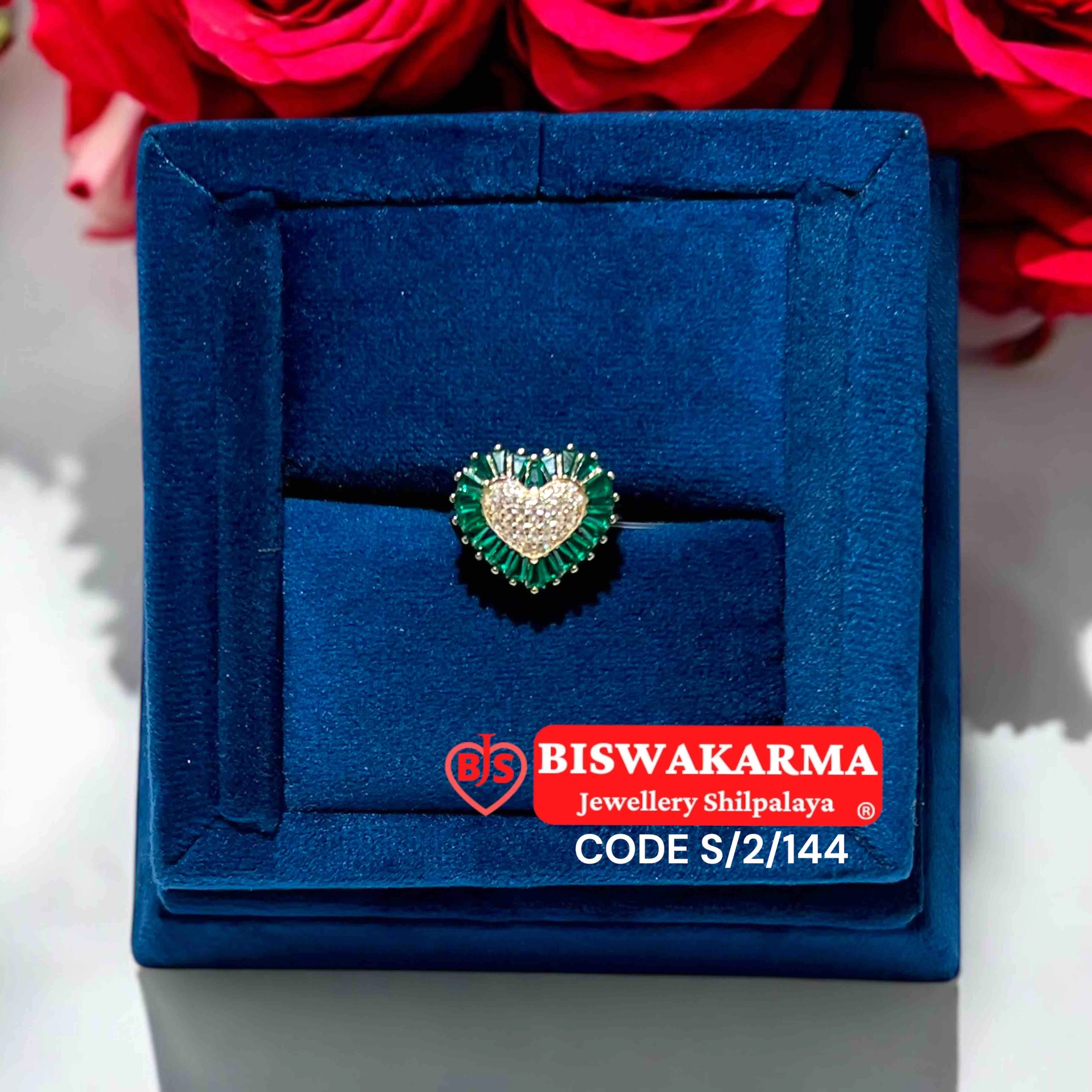 S/2/144 Green Heart Silver Ladies Ring