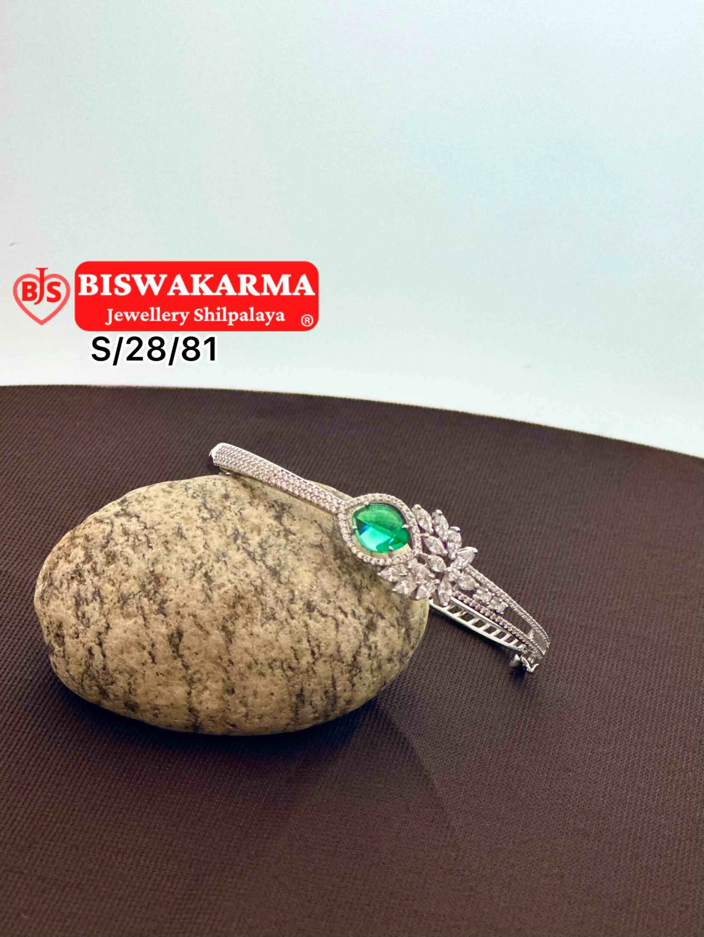 S/28/81 Emerald Crest Silver Bangle