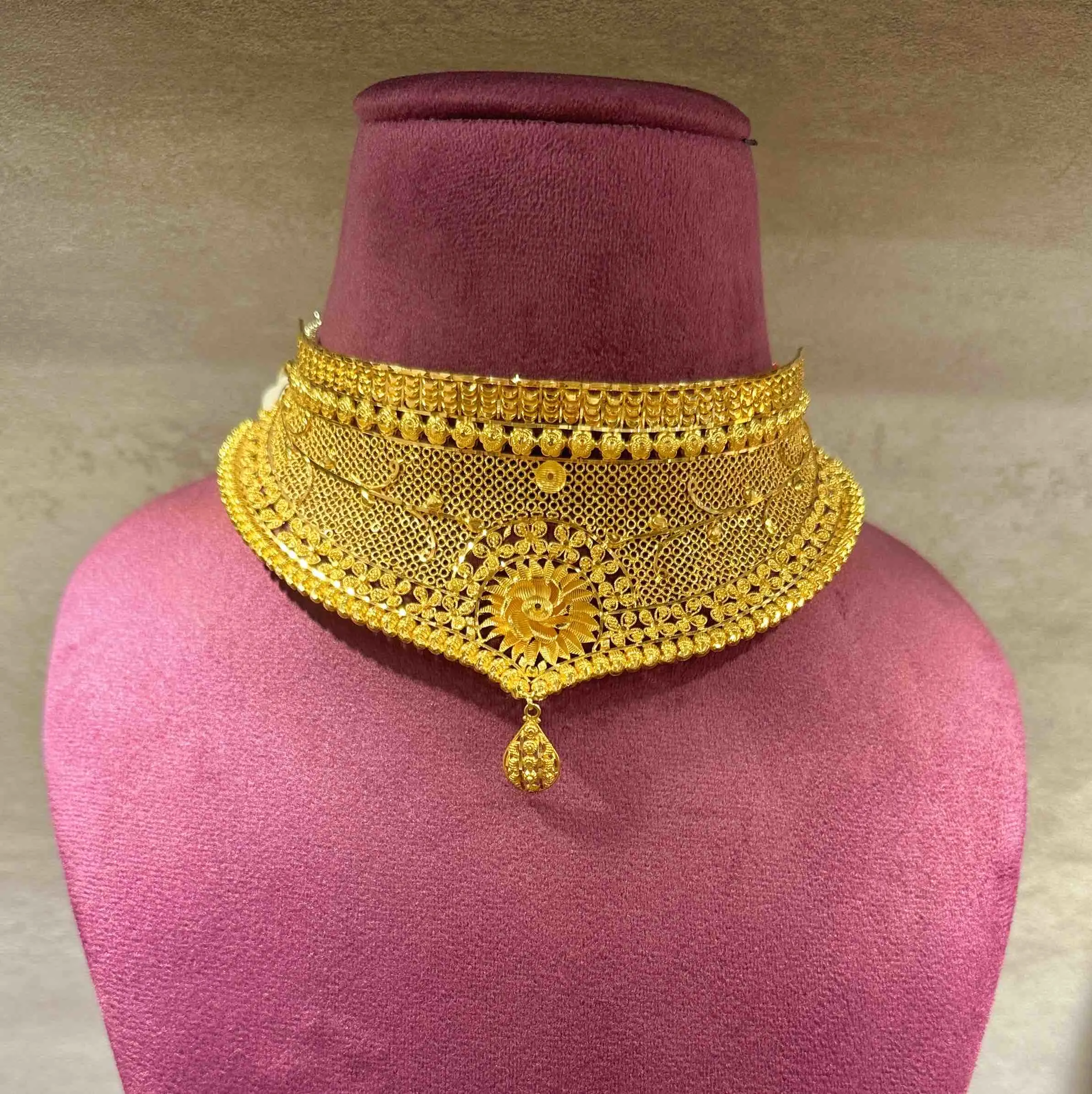 35/1 Sun Crest Mesh Choker