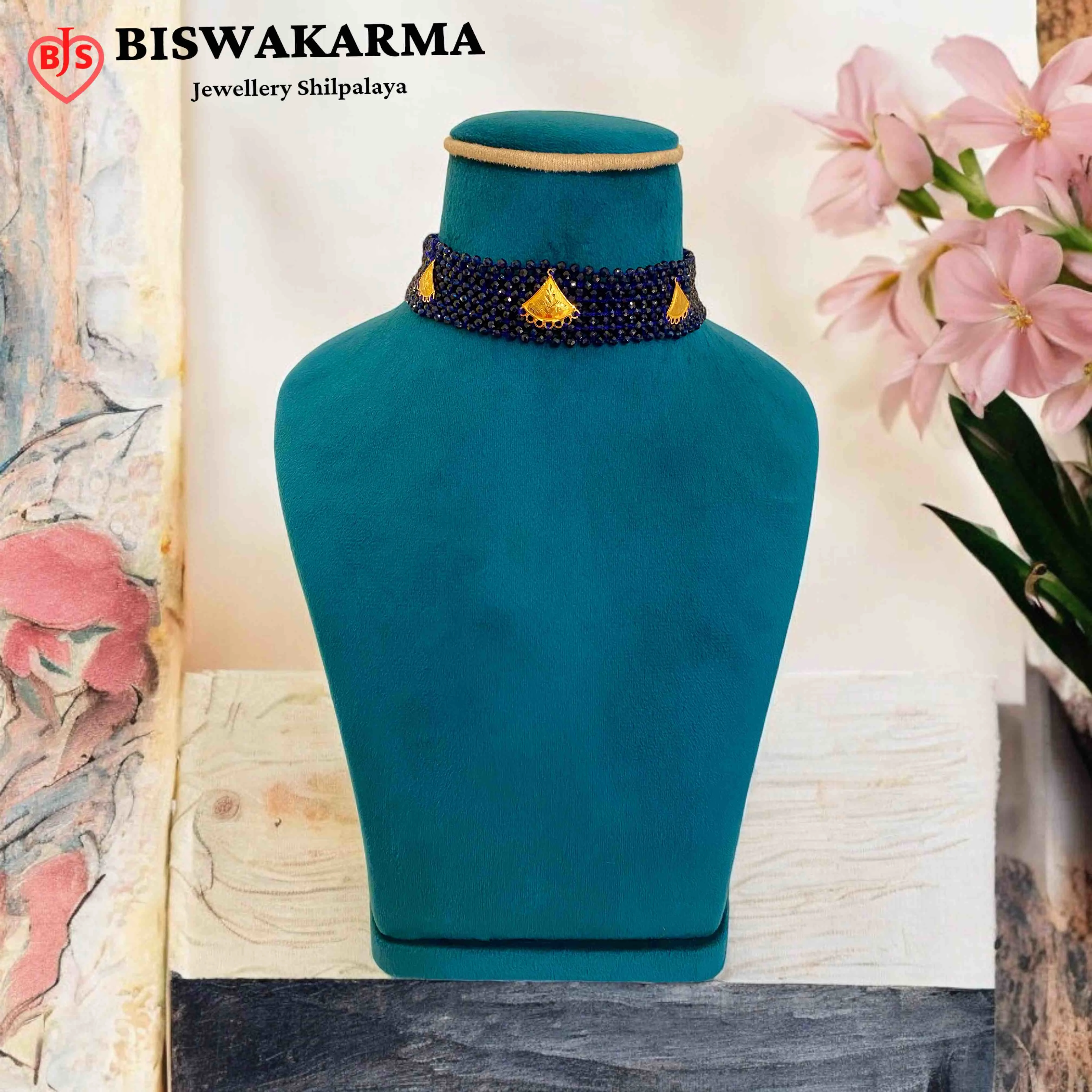 46/16 Blue Bead Floral Crystal Choker