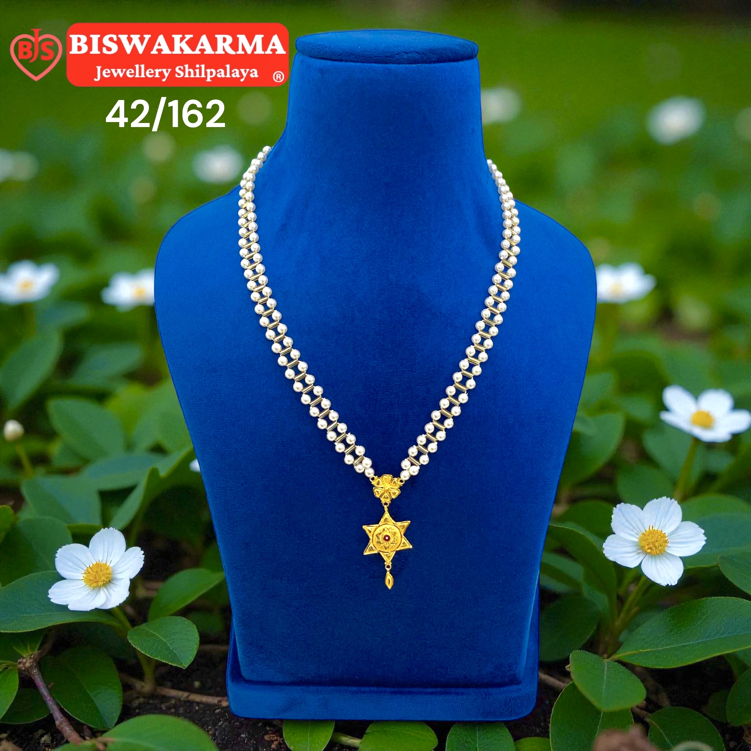 42/162 Star Crest Pearl Necklace