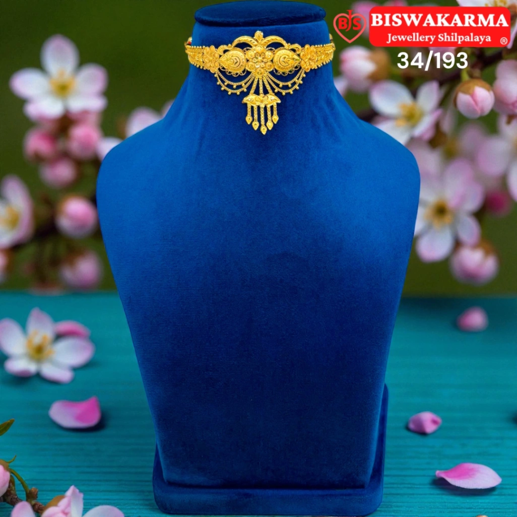 34/193 Gold Floral Crest Choker