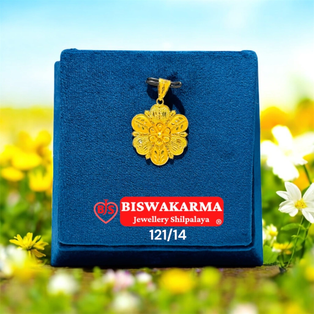 121/14 Petal Lace Gold Locket