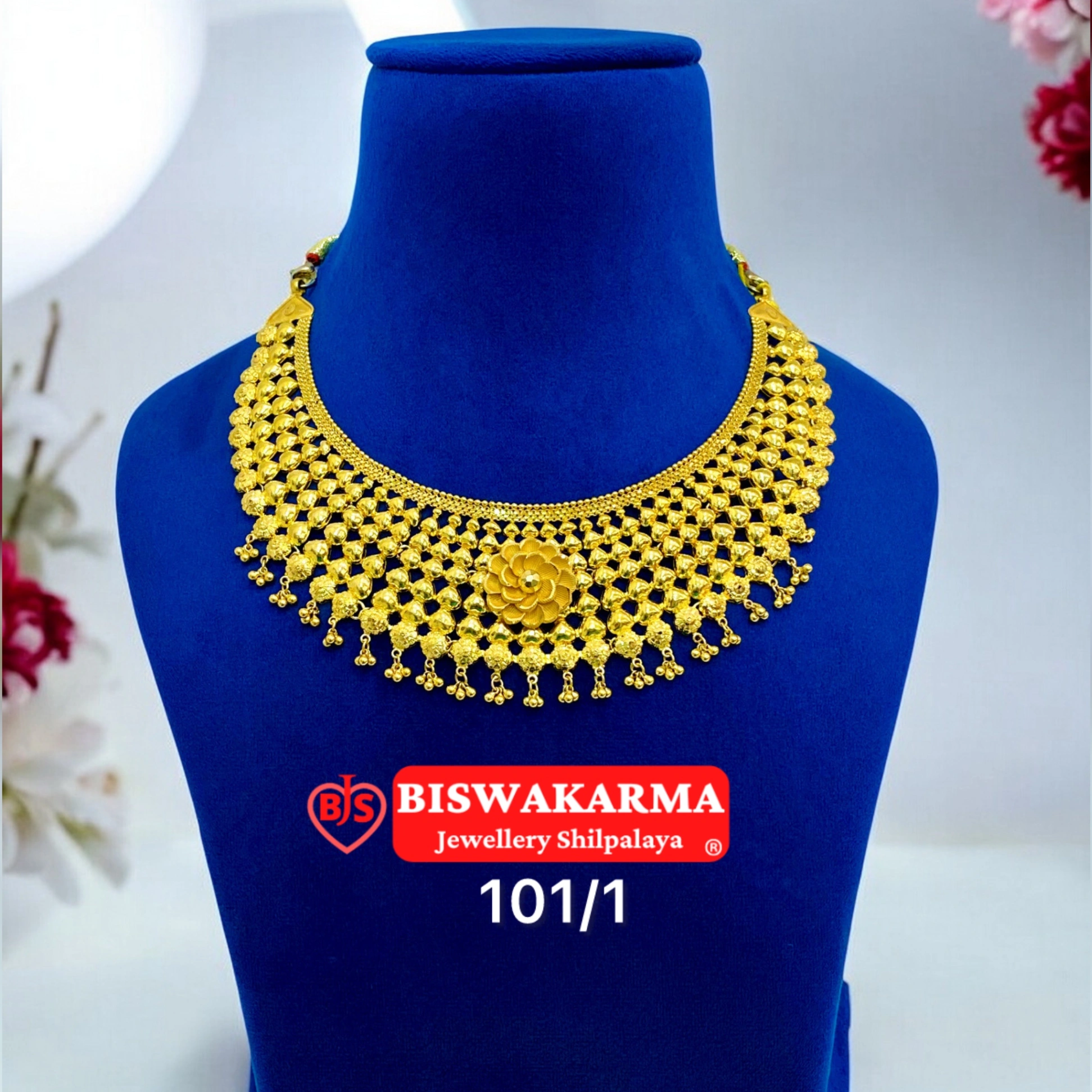 101/1 Lotus Aura Necklace
