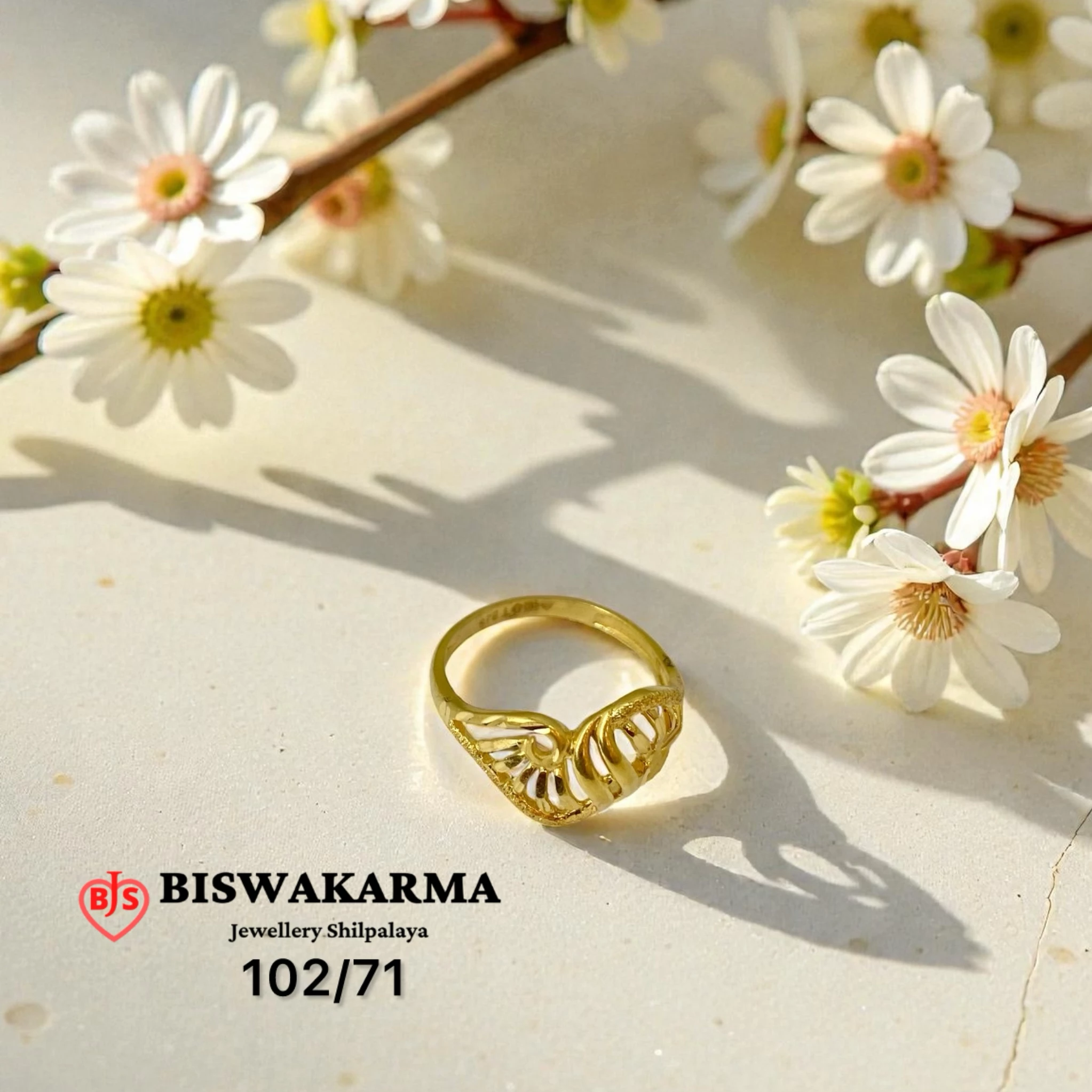 102/71 Leaf Curl Ladies Ring