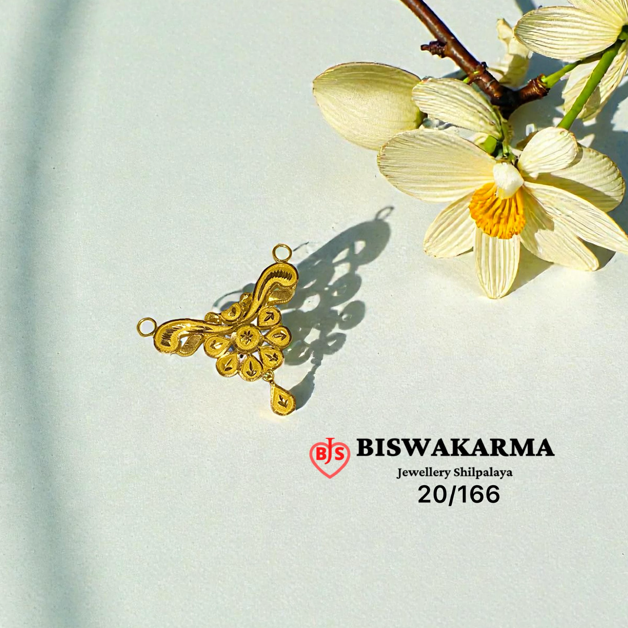 20/166 Floral Paisley Drop Pendent
