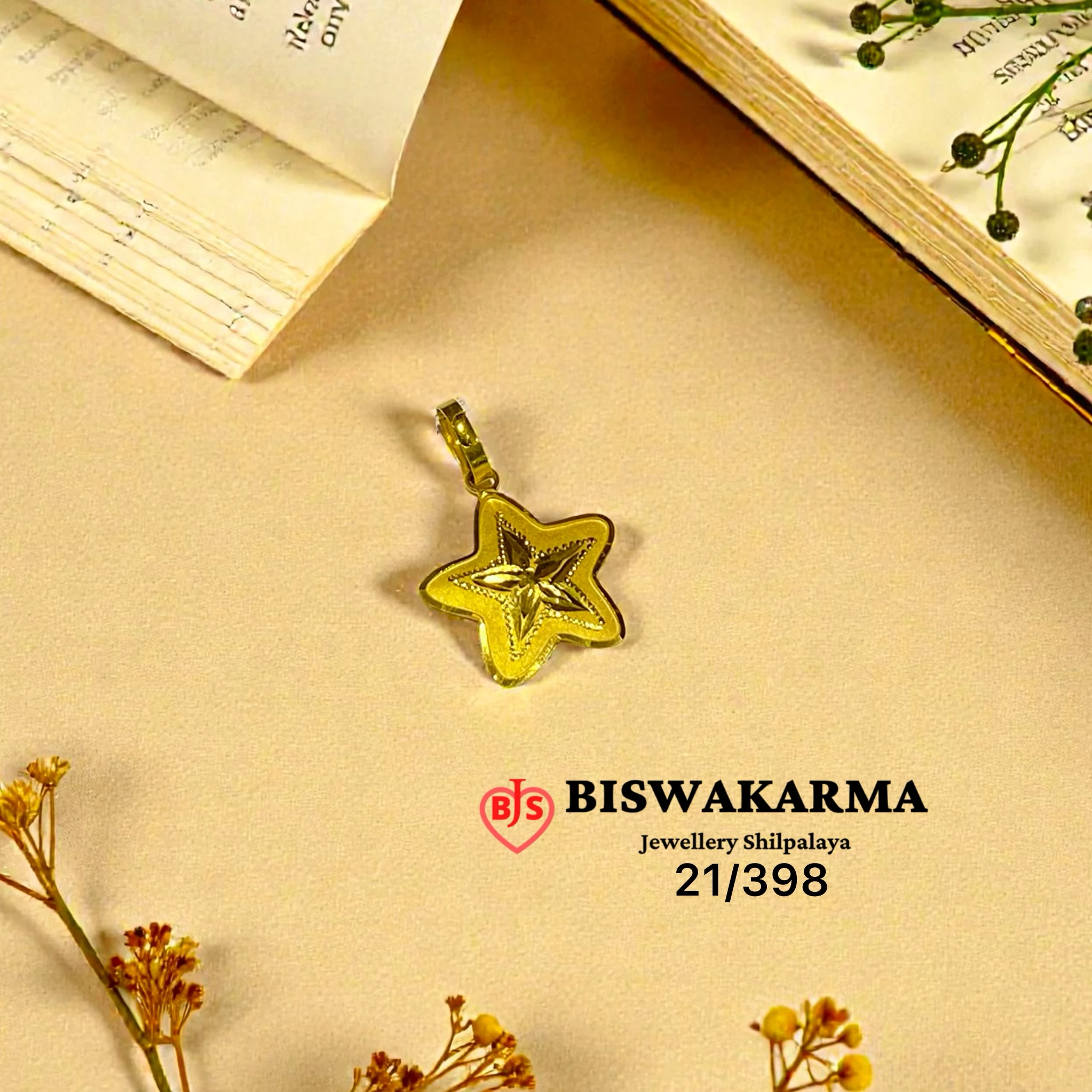 21/398 Star Line Fancy Locket