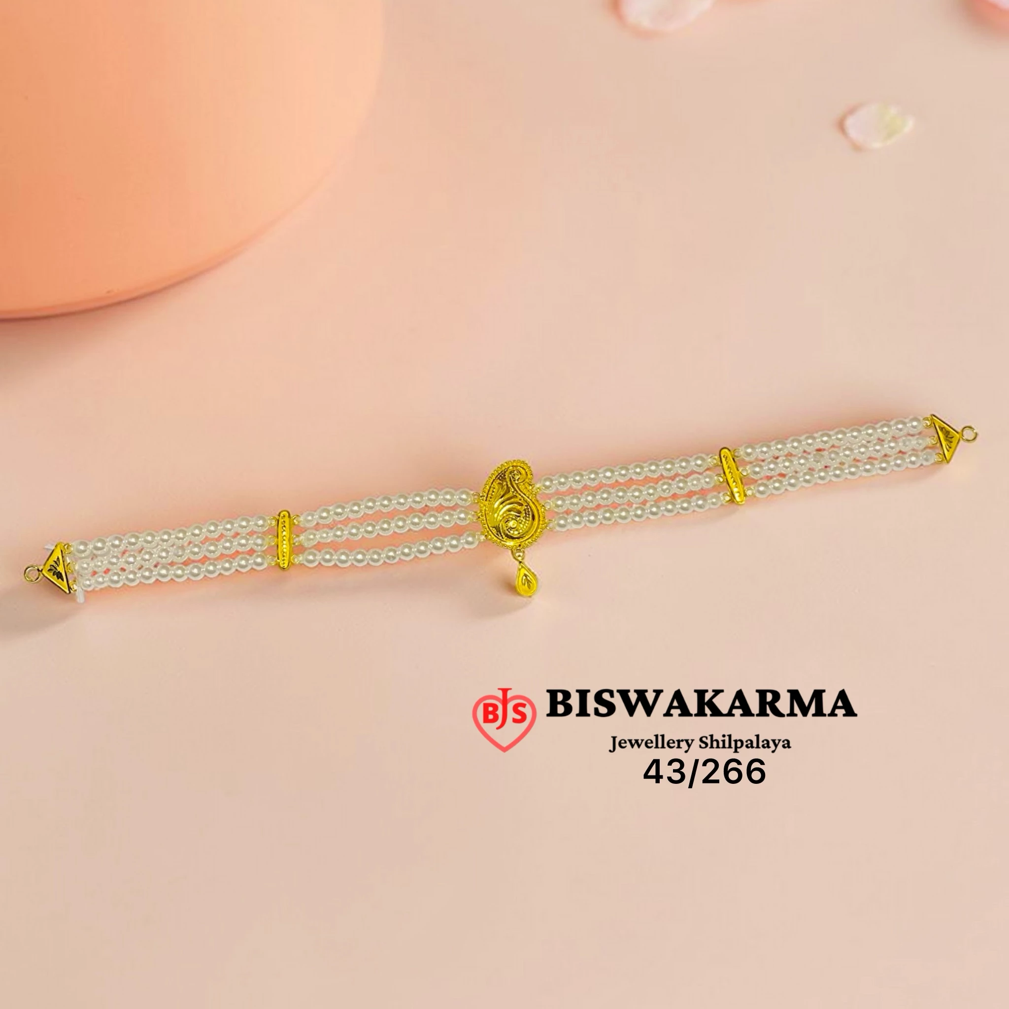 43/266 Vira Pearl Choker