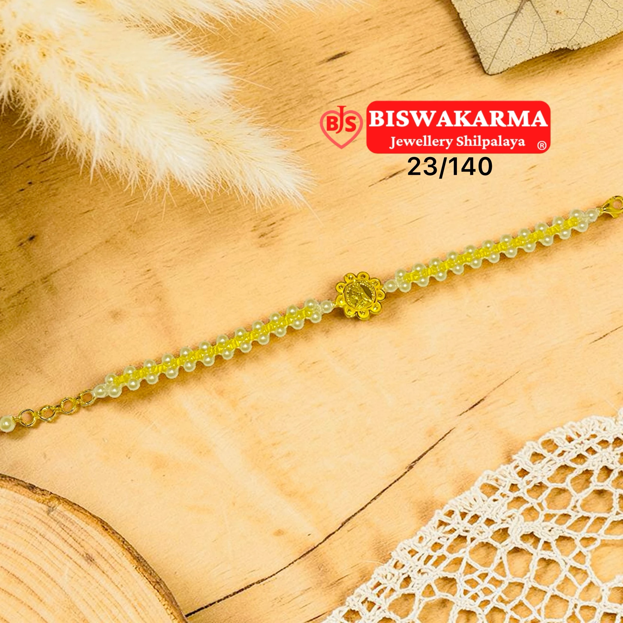 23/140 Devi Glow Pearl Wristlet