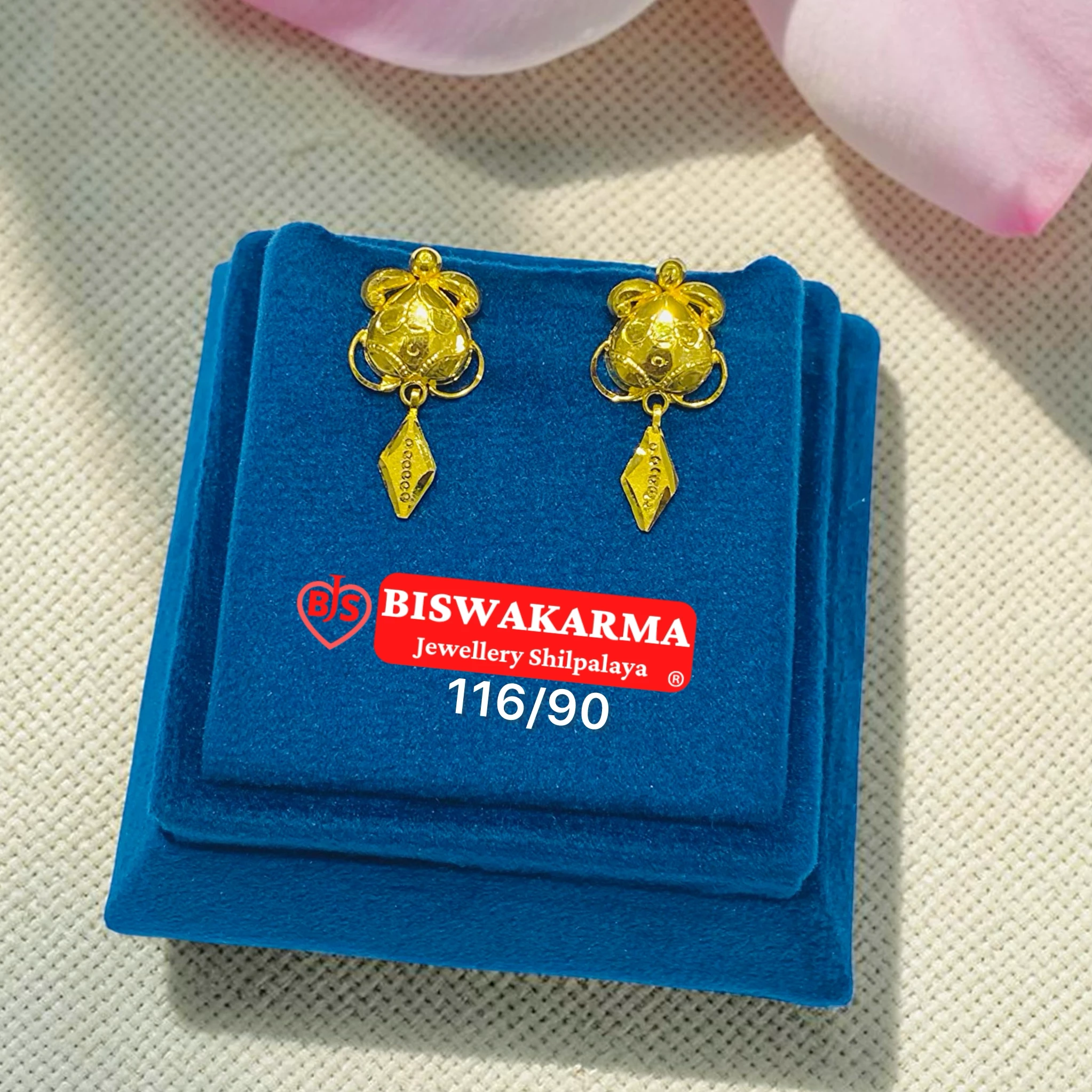 116/90 Petal Kite Studs Earring